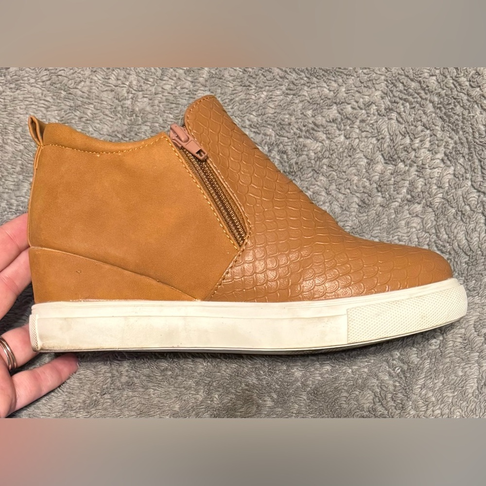 Women’s Wedge Sneakers Size 8